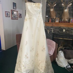 Size 8 wedding dress 200 obo